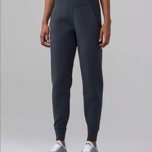 Lulu embrace the space joggers - size 6